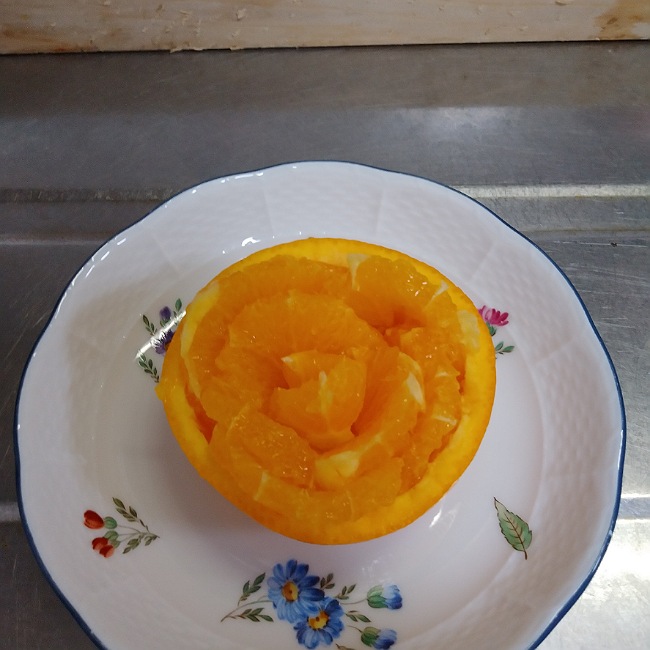 オレンジの飾り切り 薔薇の花の作り方 写真で手順を公開 ハルブログ